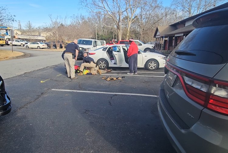 UPDATE - Hamilton Police Chief & Officer Rush to Provide Aid to Citizen